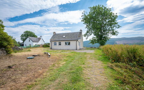 Loch Meiklie View: Gras, Wolke, Haus, Wiese, Hütte, Ländliches Gebiet, Landschaft, Einfach, Zuhause, Grundstueck