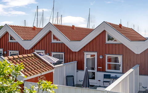 Ake - 10M to the Fjord: Dach, Zuhause, Tür, Hütte, Schatten, Abstellgleis, Garten, Estate, Hinterhof