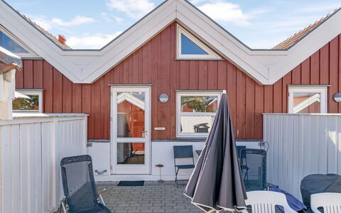 Ake - 10M to the Fjord: Dach, Zuhause, Tür, Hütte, Schatten, Abstellgleis, Garten, Estate, Hinterhof