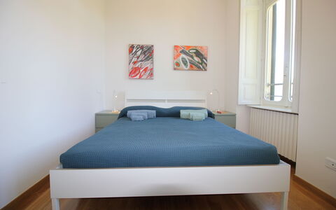 Bellavista Dimora Storica Vista Lago: Bett, Möbel, Schlafzimmer, Bedding, Interior Design, Bettdecke, Fussboden, Flooring, Holz, Zuhause