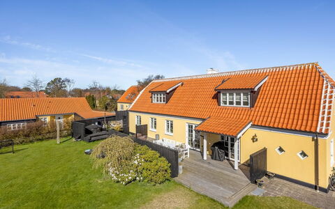 Etje - 650M from the Sea: Möbel, Holz, Interior Design, Flooring, Fussboden, Stuhl, Zimmer, Decke, Wohnzimmer, Wohnung