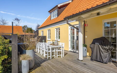 Etje - 650M from the Sea: Möbel, Holz, Interior Design, Flooring, Fussboden, Stuhl, Zimmer, Decke, Wohnzimmer, Wohnung