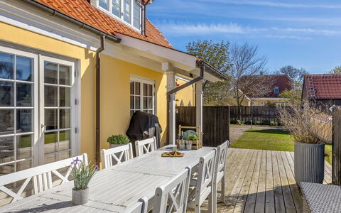 Etje - 650M from the Sea: Möbel, Holz, Interior Design, Flooring, Fussboden, Stuhl, Zimmer, Decke, Wohnzimmer, Wohnung