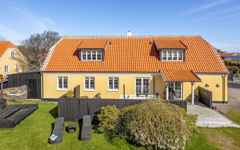 Etje - 650M from the Sea: Möbel, Holz, Interior Design, Flooring, Fussboden, Stuhl, Zimmer, Decke, Wohnzimmer, Wohnung