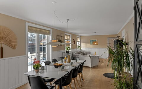 Etje - 650M from the Sea: Möbel, Holz, Interior Design, Flooring, Fussboden, Stuhl, Zimmer, Decke, Wohnzimmer, Wohnung