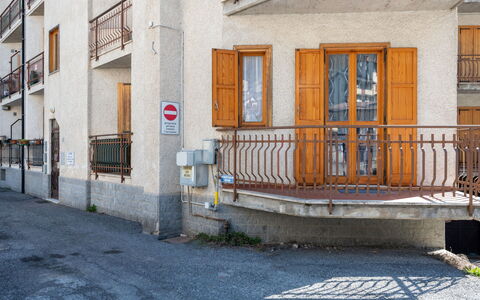 Ai Piedi del Monte: Wand, Verbundwerkstoff, Wohnung, Beton, Eisen, Geländer, Balkon, Treppe, Baluster, Daylighting