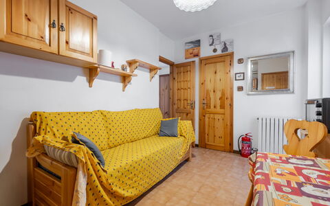 Ai Piedi del Monte: Möbel, Holz, Zimmer, Interior Design, Wohnung, Zuhause, Holzbeize, Cabinetry, Hartholz, Holzboden