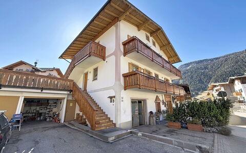 Cesa Gaby: \Stadt, Wohngebiet, Haus, Zuhause, Menschliche Siedlung, Urban Design, Balkon, Steigung, Dorf, Bergdorf
