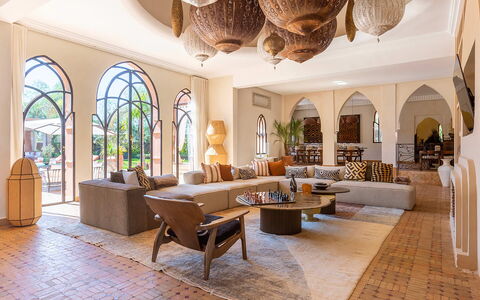 Villa Kanza: Interior Design, Möbel, Flooring, Couch, Fussboden, Zuhause, Wohnzimmer, Wohnung, Teppich