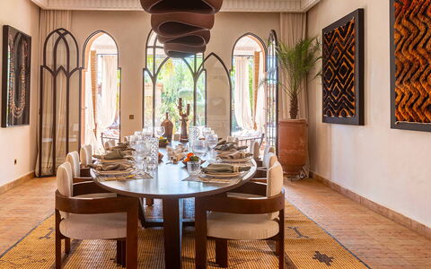 Villa Kanza: Möbel, Interior Design, Tabelle, Esszimmer, Stuhl, Küche & Esszimmer Tisch, Beleuchtung, Flooring, Fussboden, Zimmer