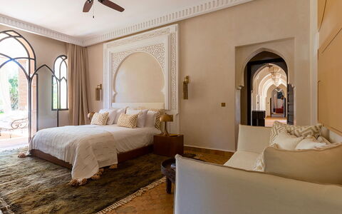 Villa Kanza: Interior Design, Möbel, Flooring, Fussboden, Schlafzimmer, Beleuchtung, Zimmer, Zuhause, Bett, Bettdecke