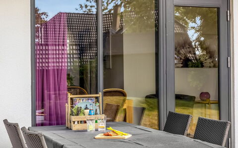 Anttoni - 350M from the Sea: Möbel, Interior Design, Flooring, Holz, Fussboden, Decke, Holzboden, Stuhl, Tabelle, Beleuchtung