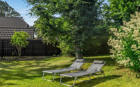 Anttoni - 350M from the Sea: Möbel, Interior Design, Flooring, Holz, Fussboden, Decke, Holzboden, Stuhl, Tabelle, Beleuchtung