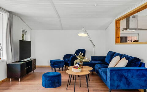 Stefana - from the Sea: Möbel, Wand, Couch, Interior Design, Holz, Flooring, Fussboden, Wohnzimmer, Zuhause, Zimmer