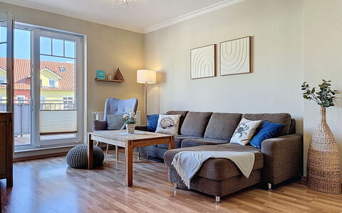 Zinnowitz Ambiente: Möbel, Interior Design, Fussboden, Flooring, Couch, Wand, Wohnzimmer, Holz, Holzboden, Zimmer