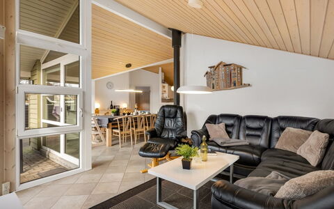 Erikka - 40Km from the Sea: Interior Design, Holz, Decke, Flooring, Couch, Möbel, Fussboden, Wohnzimmer, Beleuchtung, Zimmer