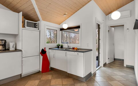 Erikka - 40Km from the Sea: Küche, Interior Design, Holz, Countertop, Major Appliance, Decke, Flooring, Küchengerät, Fussboden, Möbel