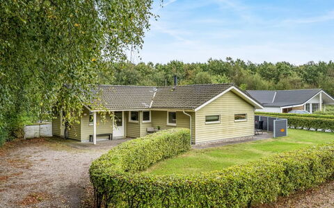 Erikka - 40Km from the Sea: Möbel, Holz, Interior Design, Flooring, Fussboden, Stuhl, Zimmer, Decke, Wohnzimmer, Wohnung