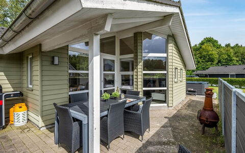 Erikka - 40Km from the Sea: Möbel, Holz, Interior Design, Flooring, Fussboden, Stuhl, Zimmer, Decke, Wohnzimmer, Wohnung