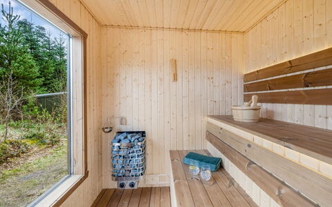 Anu - 2Km to the Fjord: Möbel, Holz, Interior Design, Flooring, Fussboden, Stuhl, Zimmer, Decke, Wohnzimmer, Wohnung