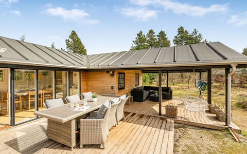 Anu - 2Km to the Fjord: Möbel, Holz, Interior Design, Flooring, Fussboden, Stuhl, Zimmer, Decke, Wohnzimmer, Wohnung