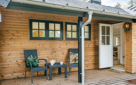 Anu - 2Km to the Fjord: Möbel, Holz, Interior Design, Flooring, Fussboden, Stuhl, Zimmer, Decke, Wohnzimmer, Wohnung