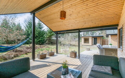 Anu - 2Km to the Fjord: Möbel, Holz, Interior Design, Flooring, Fussboden, Stuhl, Zimmer, Decke, Wohnzimmer, Wohnung