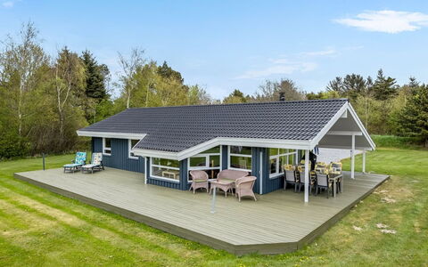 Aswaldi - 1.5Km from the Sea: Holz, Garten, Hinterhof, Grundstueck, Zuhause, Dach, Schatten, Deck, Hartholz, Garten
