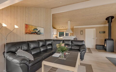 Aswaldi - 1.5Km from the Sea: Interior Design, Möbel, Flooring, Couch, Holz, Decke, Fussboden, Wohnzimmer, Zimmer, Holzboden