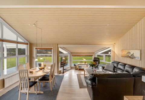 Aswaldi - 1.5Km from the Sea: Holz, Decke, Interior Design, Flooring, Fussboden, Holzboden, Couch, Wohnzimmer, Möbel, Zimmer