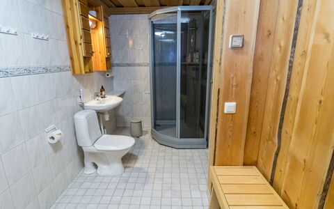 Rukastuga: Flooring, Holz, Fussboden, Armatur, Zimmer, Interior Design, Tür, Installation, Holzbeize, Badezimmer