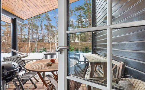 Hoat - 250M from the Sea: Holz, Deck, Verbundwerkstoff, Hartholz, Holzboden, Planke, Veranda, Holzbeize, Stuhl, Glas
