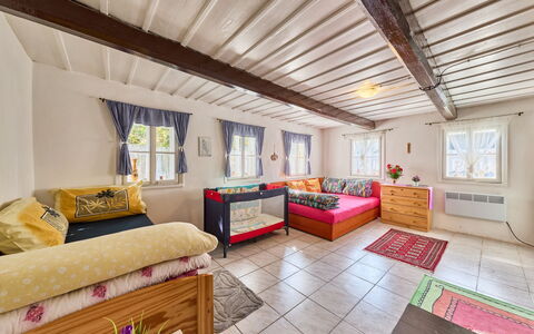 Roubenka U Potoka: Möbel, Interior Design, Holz, Fussboden, Decke, Flooring, Zuhause, Zimmer, Schlafzimmer, Bett