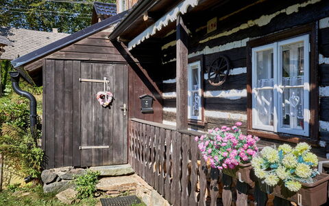 Roubenka U Potoka: Holz, Hütte, Haus, Dach, Tür, Zuhause, Abstellgleis, Veranda, Garten, Hinterhof