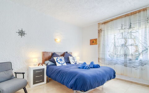 Sant Mori: Möbel, Interior Design, Schlafzimmer, Bett, Flooring, Fussboden, Bettdecke, Bedding, Decke, Zimmer