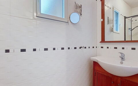Le Duc: Wand, Flooring, Armatur, Fussboden, Interior Design, Badezimmer, Installation, Zimmer, Verbundwerkstoff, Fliese