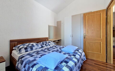 Blue: Bett, Interior Design, Schlafzimmer, Fussboden, Flooring, Holz, Möbel, Decke, Zimmer, Bettdecke