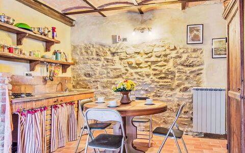 Ginestra: Möbel, Interior Design, Wand, Holz, Flooring, Zimmer, Tabelle, Küche, Beleuchtung, Fussboden