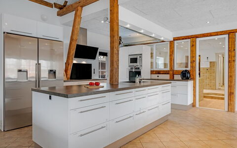 Blaguna - 9Km to the Fjord: Flooring, Holz, Fussboden, Decke, Küche, Interior Design, Countertop, Holzboden, Cabinetry, Möbel
