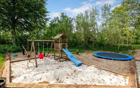 Blaguna - 9Km to the Fjord: Spielmittel, Spielplatz Rutsche, Spielplatz, Garten, Rutsche, Park, Landscaping, Hinterhof, Sand, Abspielen