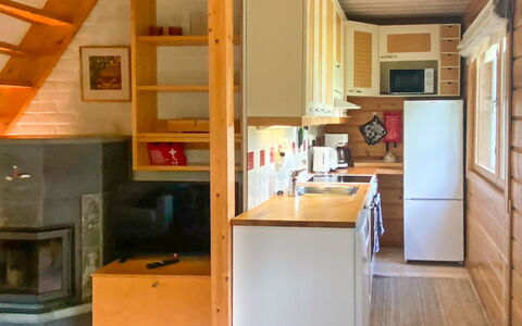 Aurinko Vanaja: Flooring, Holz, Interior Design, Fussboden, Küche, Küchengerät, Möbel, Zimmer, Major Appliance, Decke