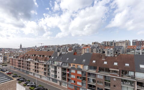 Parkville with Parking & Terrace: Gebäude, Daytime, Stadtgebiet, Fenster, Wohngebiet, Stadt, Wohnung, \Stadt, Nachbarschaft, Fassade