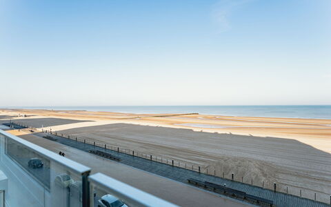 St. Tropez with Seaview & Parking: Daytime, Horizont, Meer, Küste, Strand, Ozean, Ufer, Sand, Zaun, Walkway