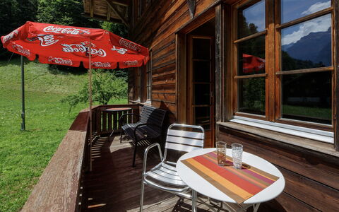 Haus Margrittli: Holz, Haus, Hütte, Holzbeize, Hartholz, Blockhaus, Abstellgleis, Planke, Veranda, Holz