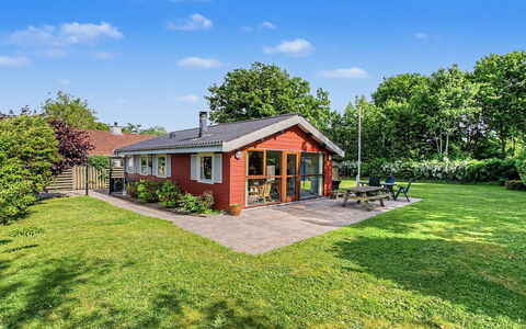 Pascal - 175M from the Sea: Haus, Zuhause, Hütte, Dach, Garten, Rasen, Gartenbauten, Bauernhaus, Garten, Estate