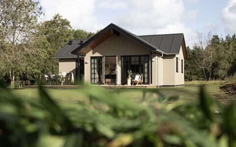 Emin - 2.8Km from the Sea: Möbel, Holz, Interior Design, Flooring, Fussboden, Stuhl, Zimmer, Decke, Wohnzimmer, Wohnung