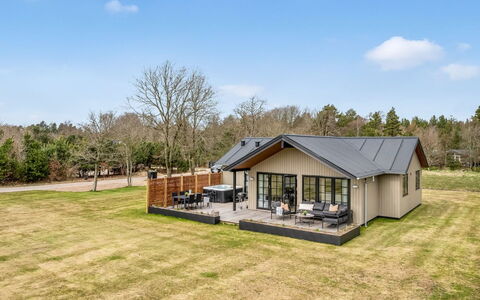 Emin - 2.8Km from the Sea: Möbel, Holz, Interior Design, Flooring, Fussboden, Stuhl, Zimmer, Decke, Wohnzimmer, Wohnung