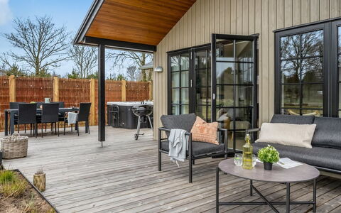 Emin - 2.8Km from the Sea: Möbel, Holz, Interior Design, Flooring, Fussboden, Stuhl, Zimmer, Decke, Wohnzimmer, Wohnung