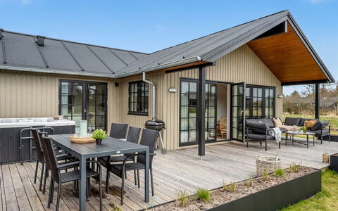 Emin - 2.8Km from the Sea: Möbel, Holz, Interior Design, Flooring, Fussboden, Stuhl, Zimmer, Decke, Wohnzimmer, Wohnung