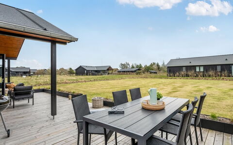 Emin - 2.8Km from the Sea: Möbel, Holz, Interior Design, Flooring, Fussboden, Stuhl, Zimmer, Decke, Wohnzimmer, Wohnung